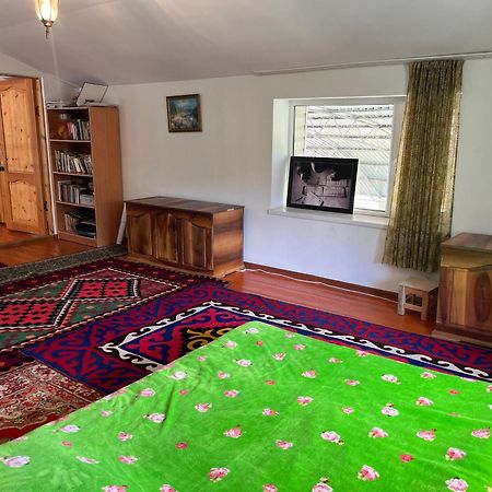 فندق Toktogul Ghesthouse المظهر الخارجي الصورة