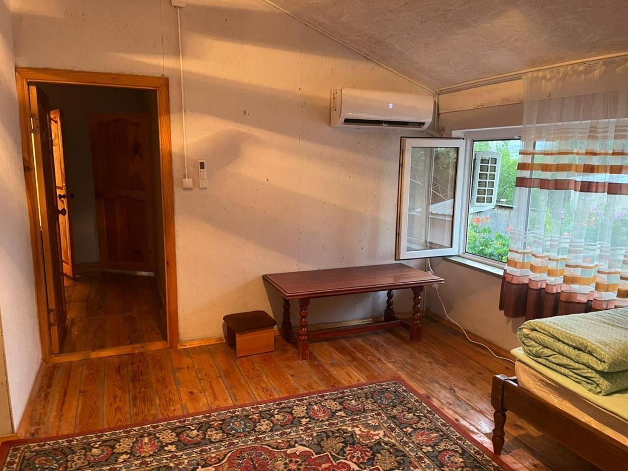 فندق Toktogul Ghesthouse المظهر الخارجي الصورة