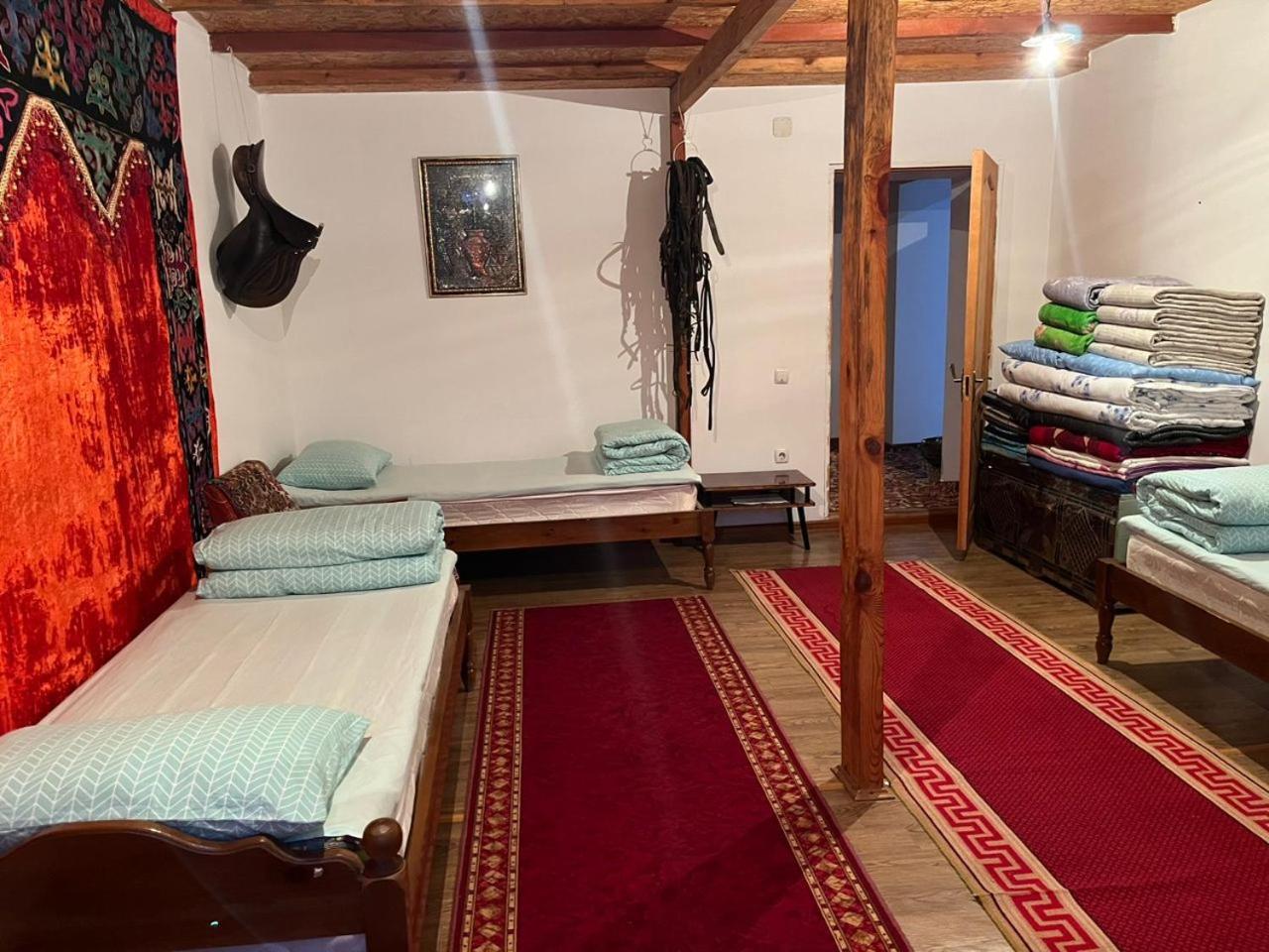 فندق Toktogul Ghesthouse المظهر الخارجي الصورة