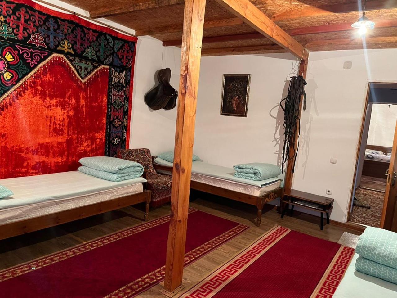 فندق Toktogul Ghesthouse المظهر الخارجي الصورة